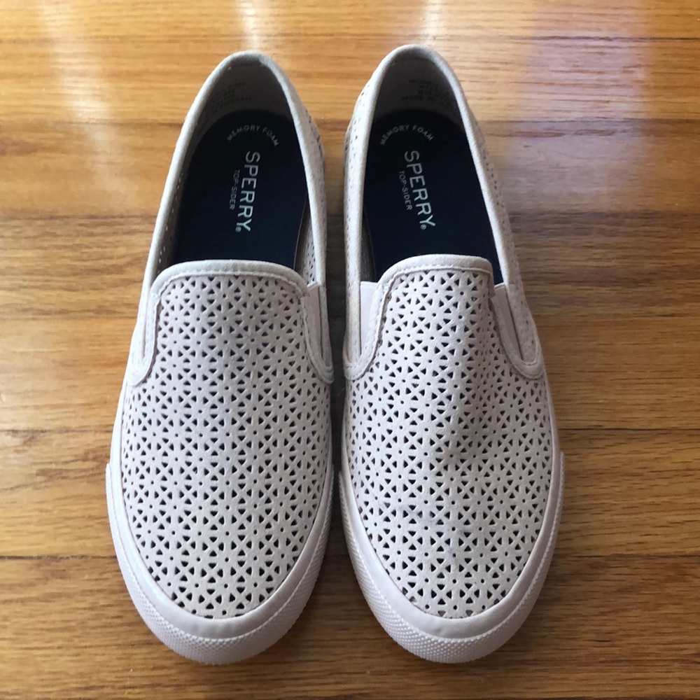 Blush pink sperry memory foam shoes